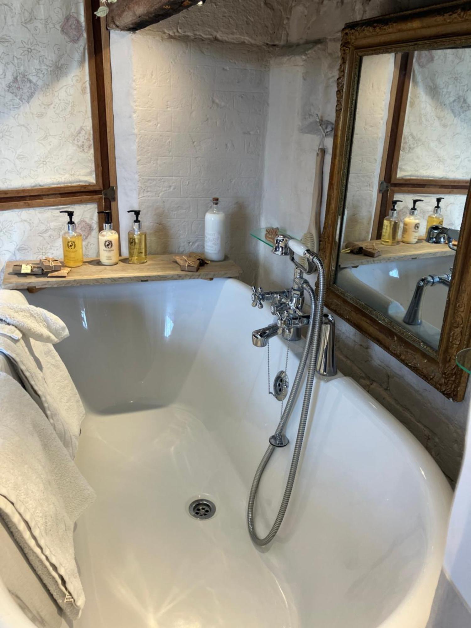 Valley Farmhouse, Westhall Redisham エクステリア 写真